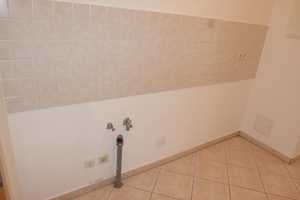 Ab sofort zu haben: Kleine Singlewohnung mit Laminat, Küchenbereich im Vorraum und Bad mit Dusche – Adlergasse 13, 1067 Dresden – Vorschaubild 8