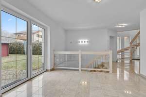 Luxuriöse Architektenvilla! 1.417 m² Grundstück in ruhiger Traumlage mit modernster Technik und ELW – Die vollständige Adresse der Immobilie erhältst du vom Anbieter., 95339 Wirsberg – Vorschaubild 7