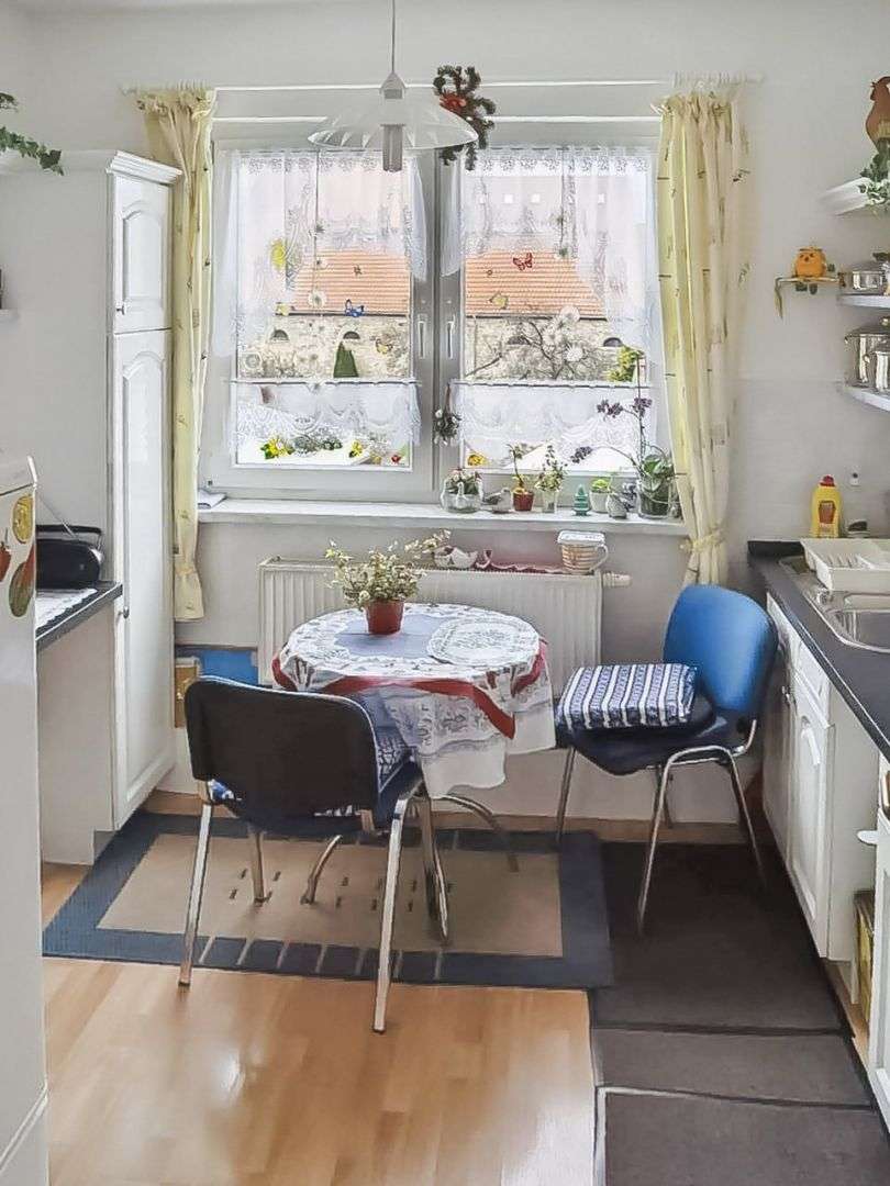 Immobilie in Eisfeld - Vollvermietetes Mehrfamilienhaus mit 4 Wohneinheiten und einer Gewerbeeinheit in Eisfeld - Bild 3