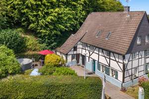 Historisches Fachwerkjuwel mit Loftcharakter, Entwicklungspotenzial und einzigartigem Wohnambiente