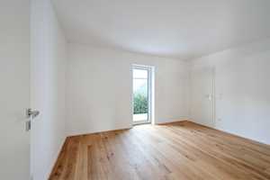 Erstbezug! Wohnen mit Stil und Raum – 9-Zimmer-Einfamilienhaus mit Wellnessbereich & Garten – Erding (Kreis) – Vorschaubild 11