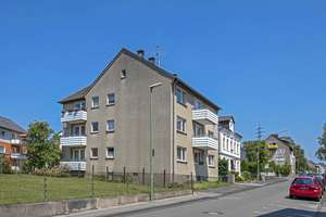 Renovierte 3-Zimmer-Wohnung mit hochwertigem Laminatboden und neuem Badezimmer in Hagen-Hohenlimburg – Möllerstraße 69, 58119 Hohenlimburg (Ortsteil), Hagen – Vorschaubild 1
