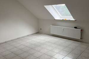 Frisch renovierte 2,5-Zimmer-Dachgeschosswohnung mit neuen Fenstern – Warbruckstraße 152, 47169 Marxloh, Duisburg – Vorschaubild 4