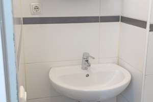 Voll Möblierte Drei-Zimmer-Wohnung mit Terrasse  in Düsseldorf Friedrichstadt – Die vollständige Adresse der Immobilie erhältst du vom Anbieter., 40215 Friedrichstadt, Düsseldorf – Vorschaubild 5