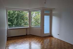 1-Zimmer-Wohnung mit Balkon und Pantryküche im Eurohochhaus