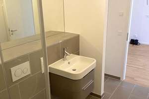 Wohnen mitten im Zentrum: Ca. 45qm große 2 Zimmer Wohnung mit Balkon und Tiefgaragenstellplatz ! – Die vollständige Adresse der Immobilie erhältst du vom Anbieter., 40210 Stadtmitte, Düsseldorf – Vorschaubild 4