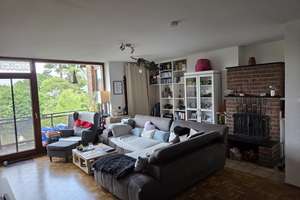 Wohnen mit Charakter: 3-Zimmer-Wohnung in Düsseldorf-Lichtenbroich mit drei Balkonen und Kamin