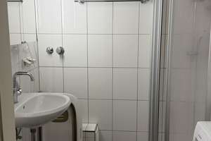 Helle möblierte Erdgeschoßwohnung zum Garten hin in Düsseltal – 40239 Düsseltal, Düsseldorf – Vorschaubild 9