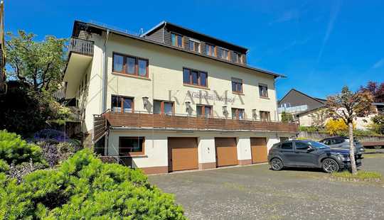 Bild von Top gepflegtes Mehrfamilienhaus in idyllischer Lage mit vielfältigen Nutzungsmöglichkeiten