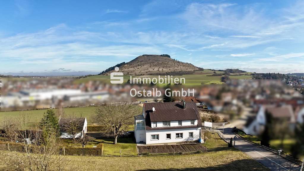 Immobilie in Bopfingen - Zweifamilienhaus mit traumhaftem Ausblick! - Bild 0