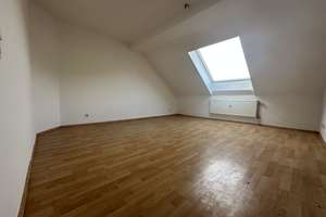 Freundliche 2‑Zimmer Wohnung im DG in Elberfeld West, WBS notwendig – Güterstraße 18, 42117 Elberfeld West, Wuppertal – Vorschaubild 1