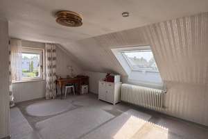 Großzügiges Wohnen für die ganze Familie – Die vollständige Adresse der Immobilie erhältst du vom Anbieter., 90455 Kornburg, Worzeldorf, Nürnberg – Vorschaubild 14
