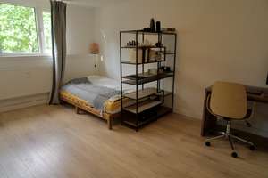 WG-Zimmer frei ab 01.11. 26 – MITTE Wiesbaden, günstige Nebenkosten und Helles Zimmer