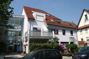 Stadtnah und ruhig: Gut geschnittene 2-Zi.-Wohnung mit Balkon & Tiefgarage - fußläufig zum Bahnhof – Alzentalstraße 2, 71083 Herrenberg – Vorschaubild 1