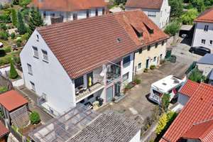 Wohnhaus mit bis zu 3 WE u. historischem Kaplanhaus sowie Garage u. Gartenidyll in Zentraler Lage – Kirchberggasse 3, 91171 Greding – Vorschaubild 1