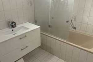 Stilvolle 3-Zimmer-Erdgeschosswohnung mit Balkon und EBK in München Perlach – Therese-Giehse-Allee 89, 81739 München – Vorschaubild 7