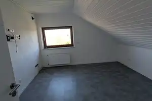 Einfamilienhaus mit Einliegerwohnung in ruhiger Umgebung und hervorragender Verkehrsanbindung – Rhein-Hunsrück-Kreis – Vorschaubild 5