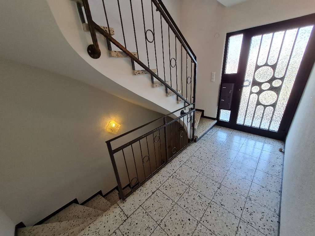 Immobilie in Notzingen - Solides Wohnhaus mit variablen Möglichkeiten - frei! - Bild 3