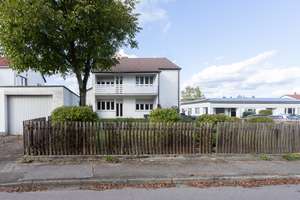 Erbbaurecht! Sanierungsbedürftiges Zweifamilienhaus in Ingolstadt-Nord!