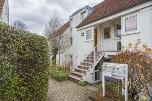 +++ renovierte DG-Maisonette - sep. Zugang - S-Blk. mit Blick ins Grüne - inkl. EBK & Kfz-Stpl. +++ – Mercatorweg 57, 70439 Stammheim-Süd, Stuttgart – Vorschaubild 2