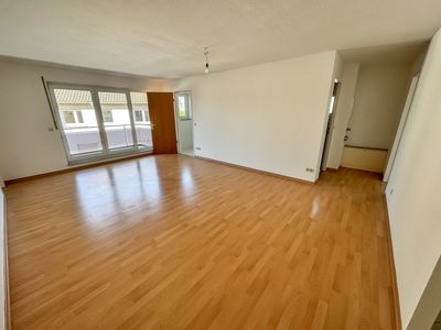 Wohnen in bester Lage: Helle 3-Zimmer-Wohnung mit Balkon und S-Bahn-Nähe in Eschborn!