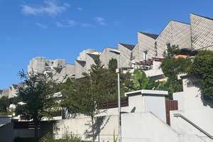 Lichtdurchflutete Maisonettewohnung mit drei Balkonen