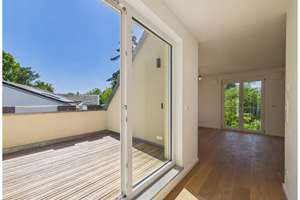 Lichtdurchflutetes Penthouse-Feeling mit Südterrasse - moderne 3-Zimmer-Wohnung mit Blick ins Grüne – Die vollständige Adresse der Immobilie erhältst du vom Anbieter., 81249 Lochhausen, München – Vorschaubild 10