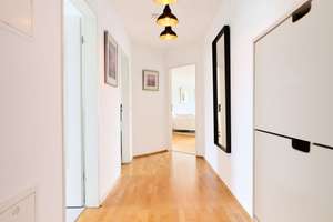 Ankommen, durchatmen und wohlfühlen – freie 2- Zimmer-Wohnung mit sonniger Loggia! – Die vollständige Adresse der Immobilie erhältst du vom Anbieter., 85622 Feldkirchen – Vorschaubild 2