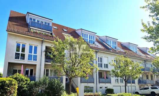 NEUHERMSHEIM: Schöne 5 Zimmerwohnung auf zwei Ebenen mit Gartennutzung und PKW-TG-Stlp.
