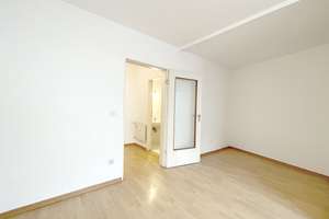 1 Zi.-Balkon-Whg. bei Luitpoldpark, Herzogstraße und Bonner Platz in Schwabing, renovierungsbereit – Die vollständige Adresse der Immobilie erhältst du vom Anbieter., 80796 Am Luitpoldpark, München – Vorschaubild 4