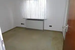 2-Familienhaus (8 Zimmer) mit PV-Anlage, Klimaanlage, 3 Einzelgaragen, gr. Garten für 749.000,-- € – Ludwigsburg (Kreis) – Vorschaubild 8