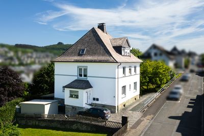 Modernisiertes Zweifamilienhaus in guter Lage