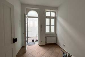 Schöne ruhige zwei Zimmer Wohnung in WI-Biebrich. Neu renoviert, neue Einbauküche, Terasse – Mainstraße 26, 65203 Wiesbaden – Vorschaubild 4