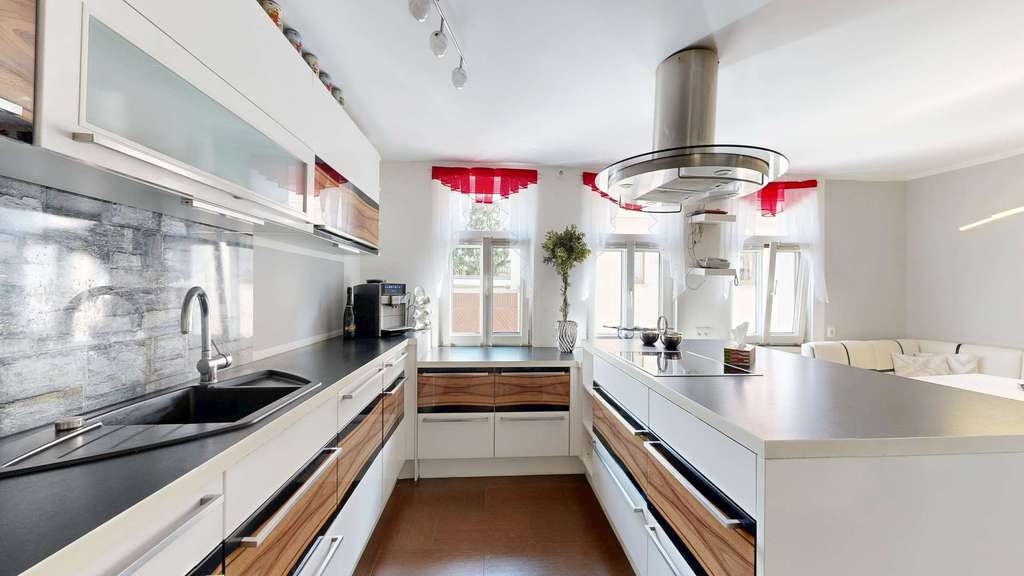 Immobilie in Pegau - Großzügiges Wohnhaus mit Hof, Garagenanlage und Ausbaupotenzial - Bild 3