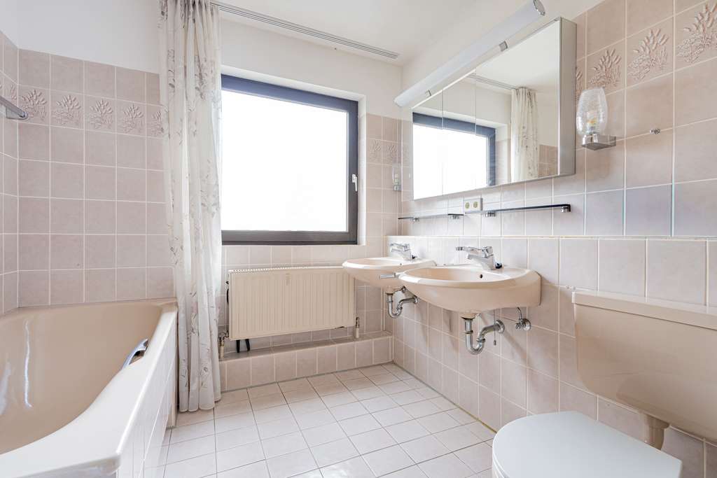 Immobilie in Bad Bergzabern - Attraktive 3-ZKB-ETW in ruhiger Lage mit Stellplatz und Balkon - Bild 3