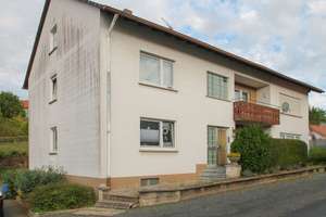 Vermietetes Zweifamilienhaus mit Ausbaupotenzial in Hünfeld-Dammersbach – Die vollständige Adresse der Immobilie erhältst du vom Anbieter., 36088 Hünfeld – Vorschaubild 1