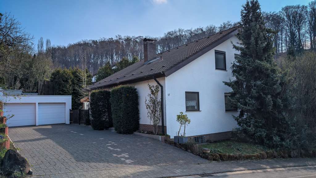 Immobilie in Wartenberg-Rohrbach - Traumanwesen im Grünen: Großzügiges Einfamilienhaus mit Einliegerwohnung & Parkgarten  - Bild 0