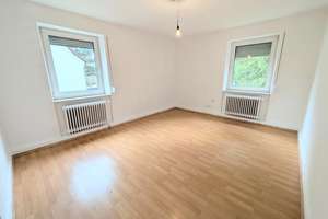 **Gemütliche 3-Zimmer-Wohnung mit modernem Tageslichtbad und Garten gewünscht? Dann zugreifen!**