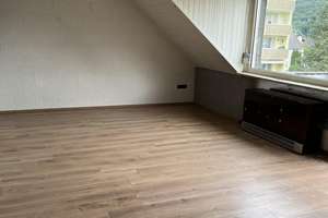 Helle 2-ZKB-Dachgeschosswohnung mit Balkon und Stellplatz in Trier-Pfalzel – Die vollständige Adresse der Immobilie erhältst du vom Anbieter., 54293 Pfalzel, Trier – Vorschaubild 2