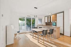 Vier-Zimmer-Wohnung mit Parkblick – Modernes Wohnen am Rebstockpark
