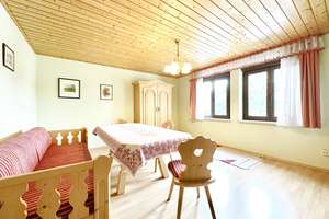 Doppelhaushälfte mit 3 Garagen, Wintergarten, Balkon und kleinem Garten! In guter Lage, Stadtteil Gl – Die vollständige Adresse der Immobilie erhältst du vom Anbieter., 95447 Glocke/Saas, Bayreuth – Vorschaubild 8