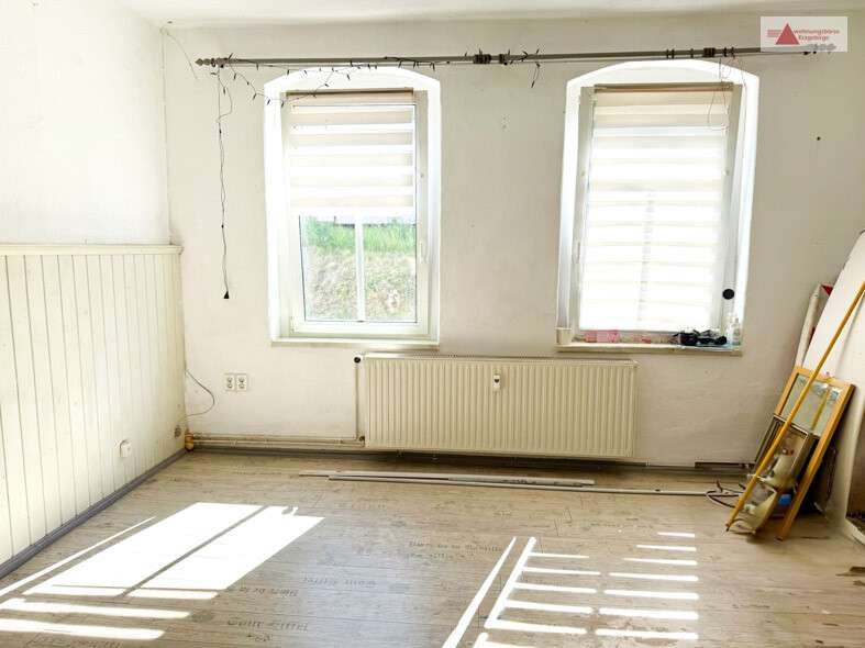 Immobilie in Zschopau - Reihenhaus / Mehrgenerationenhaus / Mehrfamilienhaus in Zschopau: 210 m², Balkon, Garten, zum Ausbau - Bild 8