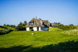 Hamptons auf Sylt - Reetgedecktes Anwesen in erster Reihe mit Meerblick und Strandzugang – Süderheidetal 38, 25992 Nordfriesland (Kreis) – Vorschaubild 3