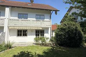 Ruhige Doppelhaushälfte mit schönem Garten und ausgebautem Dachgeschoss in Mühldorf am In