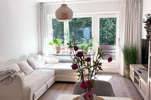 Helle 2-Zimmer-Wohnung, ruhige Lage in Moosach, Balkon mit Blick ins Grüne, möbliert übernehmbar – Die vollständige Adresse der Immobilie erhältst du vom Anbieter., 80992 Moosach-Bahnhof, München – Vorschaubild 1