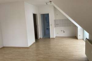 Lichtdurchflutetes 1-Zimmer-Apartment mit Balkon & TG-Stellplatz – Sofort frei in Regensburg-Sallern
