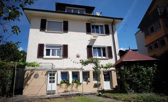 Beste Lage in der Stadt: 1-2 Familienhaus mit Garten 