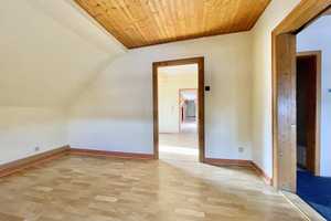 **Geräumiges Ein-/Zweifamilienhaus mit Garagen, Carport und großem Grundstück in Weitefeld** – Altenkirchen (Westerwald) (Kreis) – Vorschaubild 20