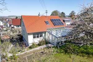 Großzügiges Einfamilienhaus auf großem Grundstück in ruhiger Wohnlage von Erdmannhausen – Die vollständige Adresse der Immobilie erhältst du vom Anbieter., 71729 Erdmannhausen – Vorschaubild 2