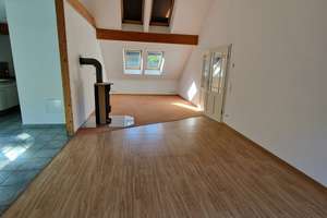  Charmante Dachgeschosswohnung 